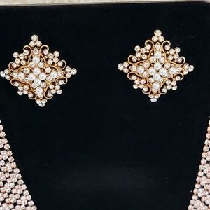 Earrings with stones and artificial pearls